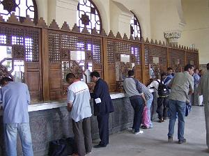 ORAN JUIN 2007 LA GARE ET SES GUICHETS